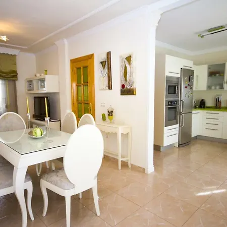 Villa 3 Dormitorios Piscina Parking La Noria